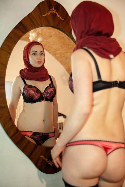 Muslim Saira - Escort Girl from Pasadena Texas